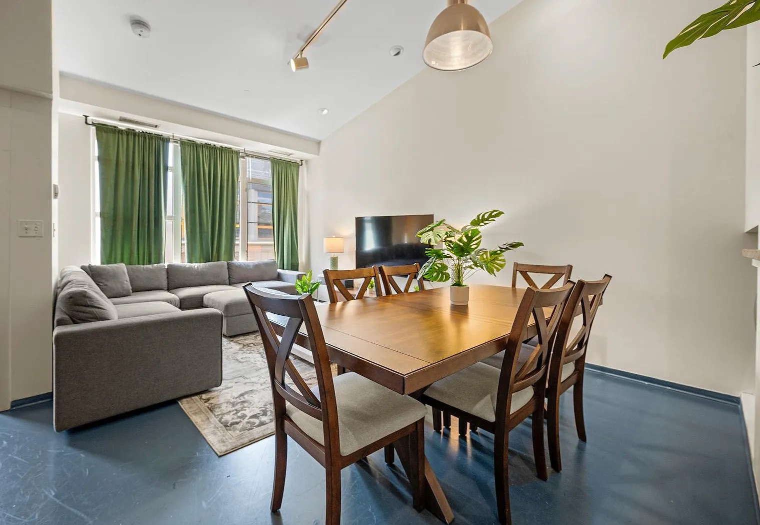 3 bed, 1.0 bath, 1194 sqft, $3,922 — Photo 4