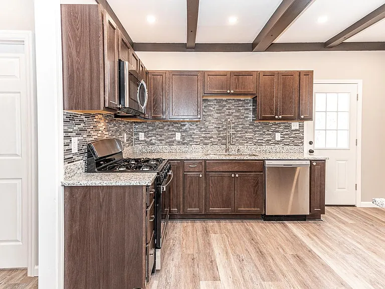 1425 Rutherford Ave — Photo 3