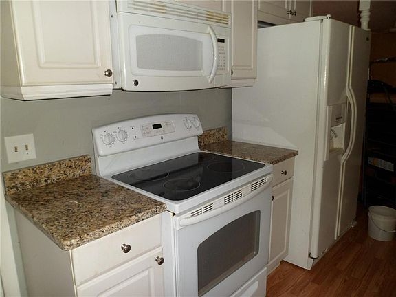 3rd image of 112 Woodland Ln