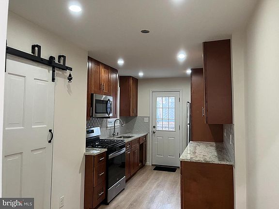 5th image of 1705 Tulip St