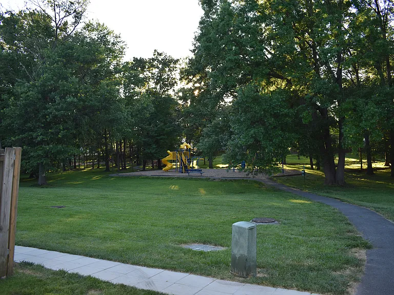 13351 Fones Pl — Photo 35