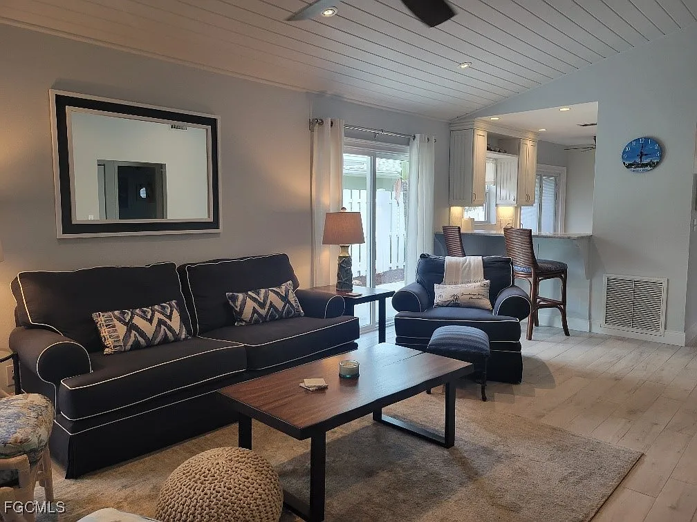 Building Photo - 14873 Crescent Cove Dr
