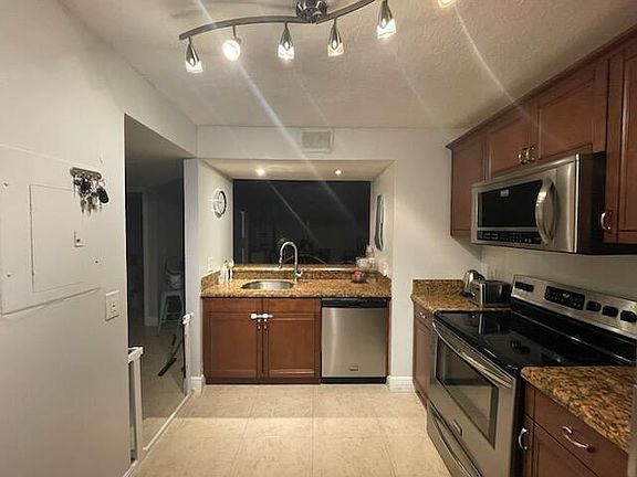 5th image of 1035 Lake Shore Dr APT 203