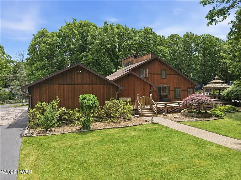 1075 Acacia Dr — Photo 16