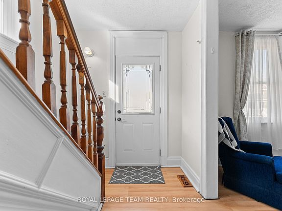 5th image of 113 Queen St N