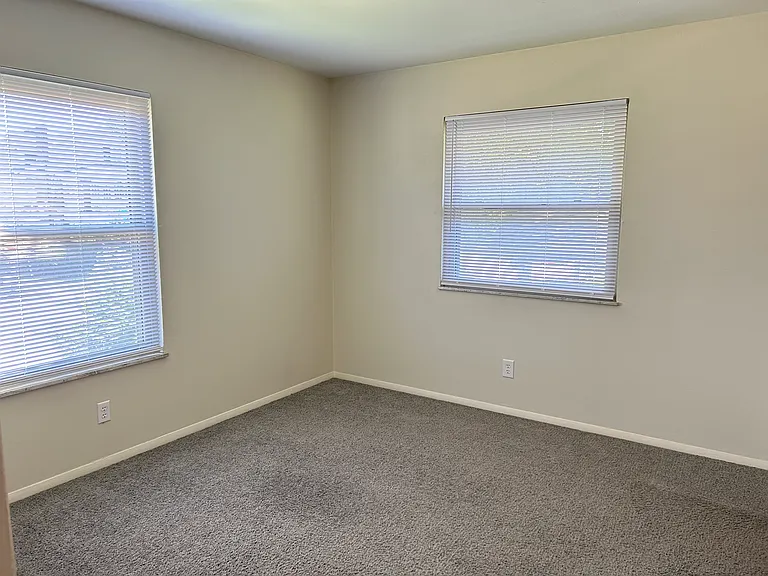 2157 Summit St #5 — Photo 10