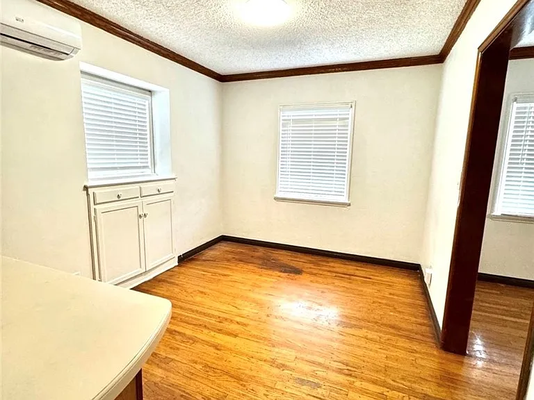 141 W Fairview Ave — Photo 8