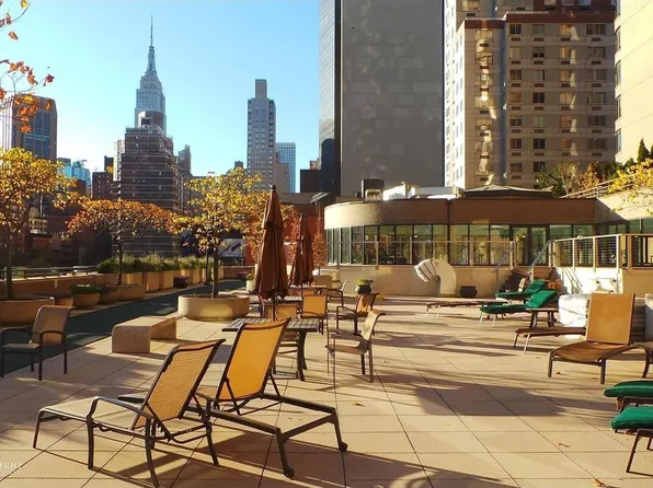 330 East 38th Street image 11 of 20