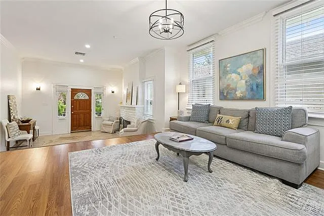 2831 Calhoun St — Photo 11