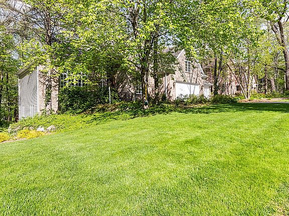 2nd image of 5220 Parliament Pl