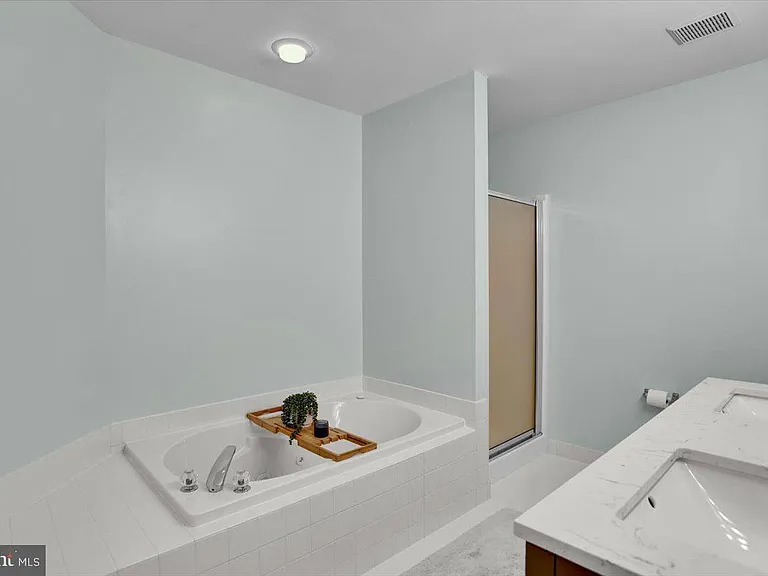 2305 Carriage Ln #2305 — Photo 24