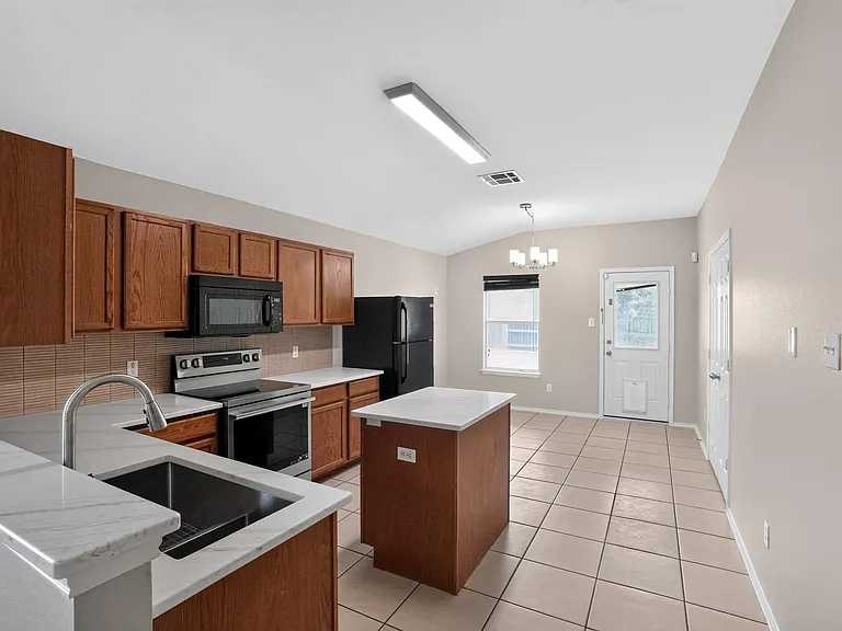 111 Mossy Rock Cv — Photo 4