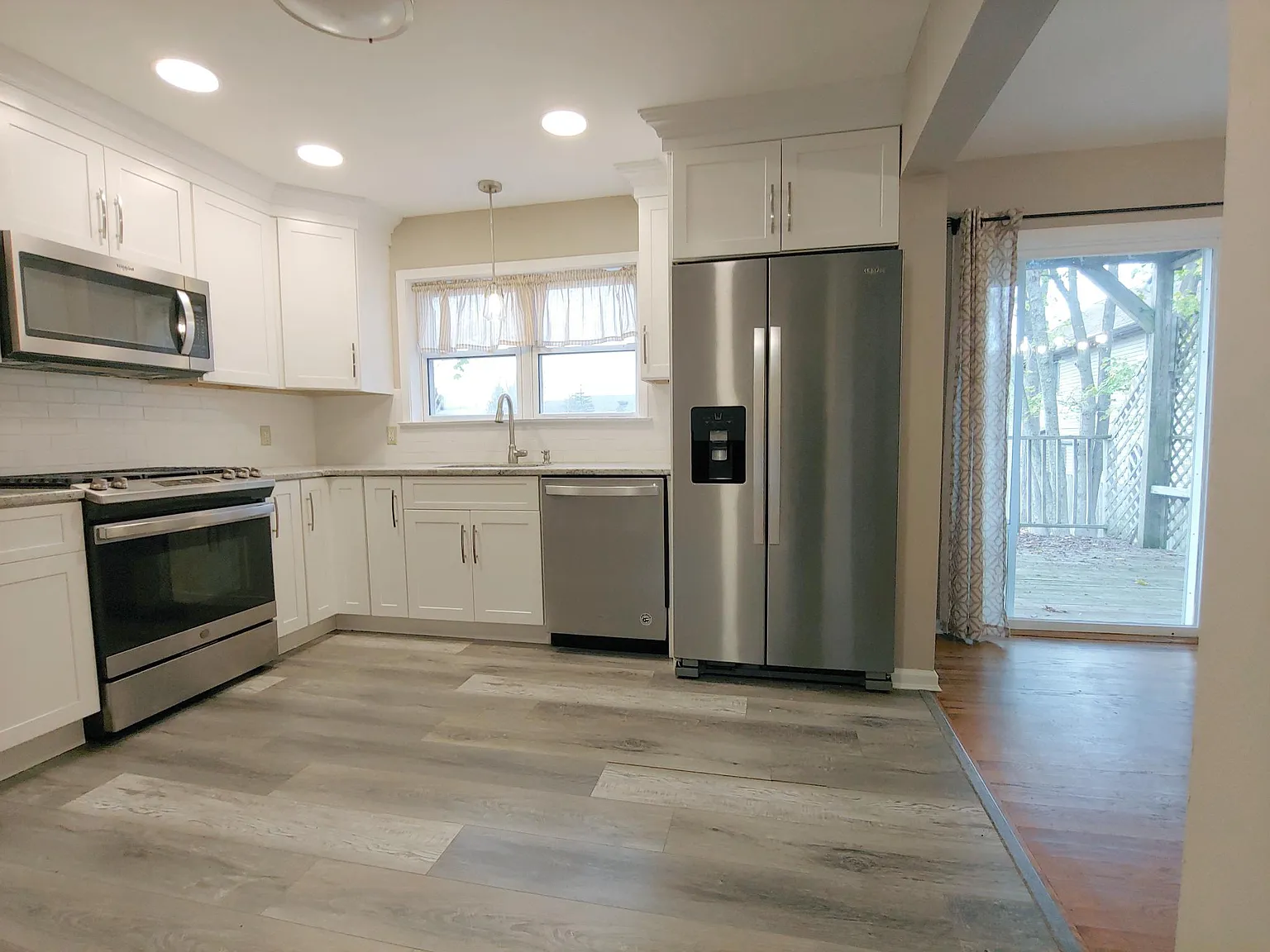 3 bed, 2912 sqft, $3,800 — Photo 2