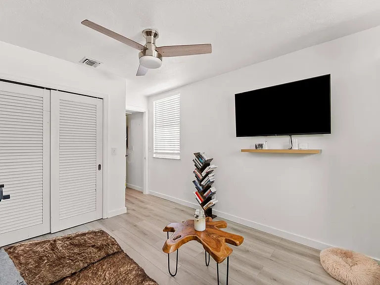 350 Forest Hill Blvd — Photo 34