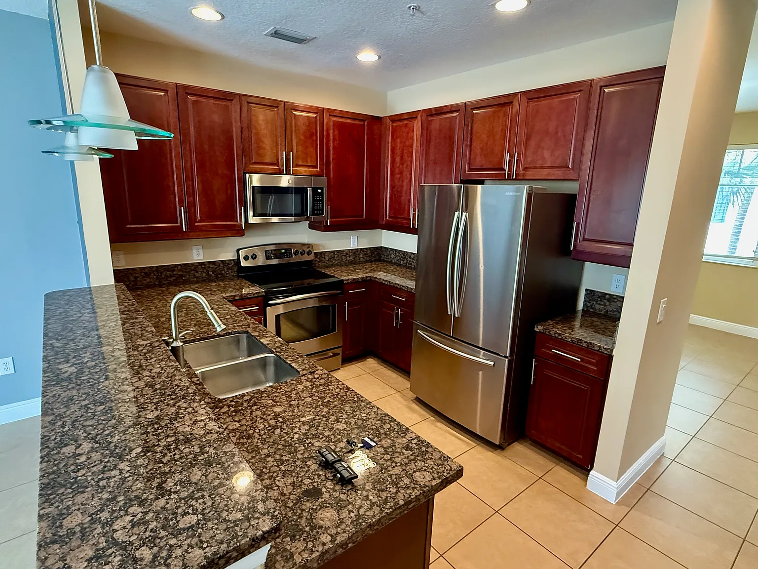 3 bed, 3.5 bath, 2782 sqft, $4,100 — Photo 3
