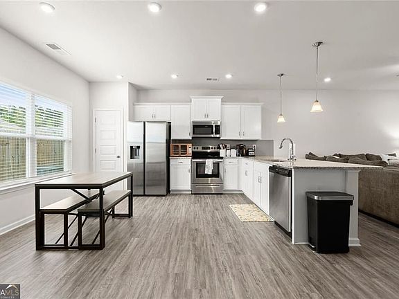 4th image of 254 Pinnacle Way