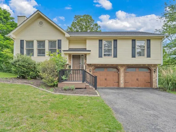 7851 Cedar Edge Rd, Roanoke, VA 24018