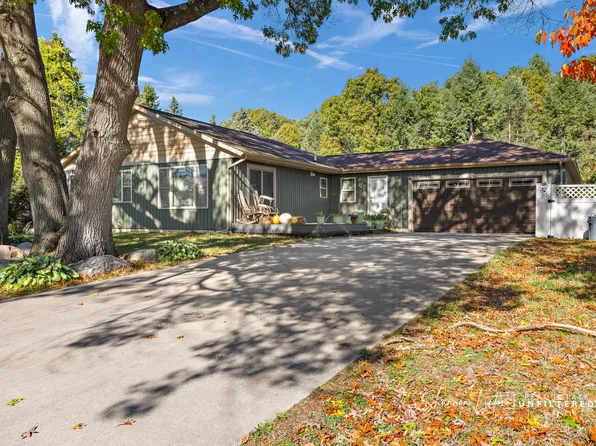 15777 Rannes St, Spring Lake, MI 49456