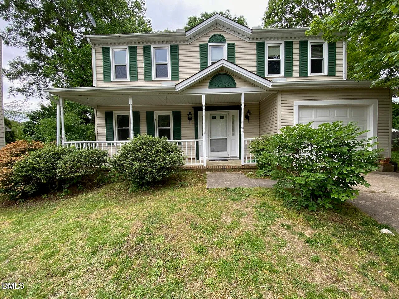 4 bed, 2.5 bath, 2040 sqft, $2,350 — Photo 2