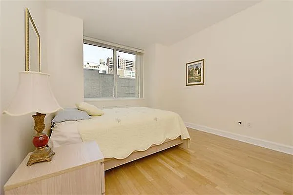 Sold by R New York | media 2