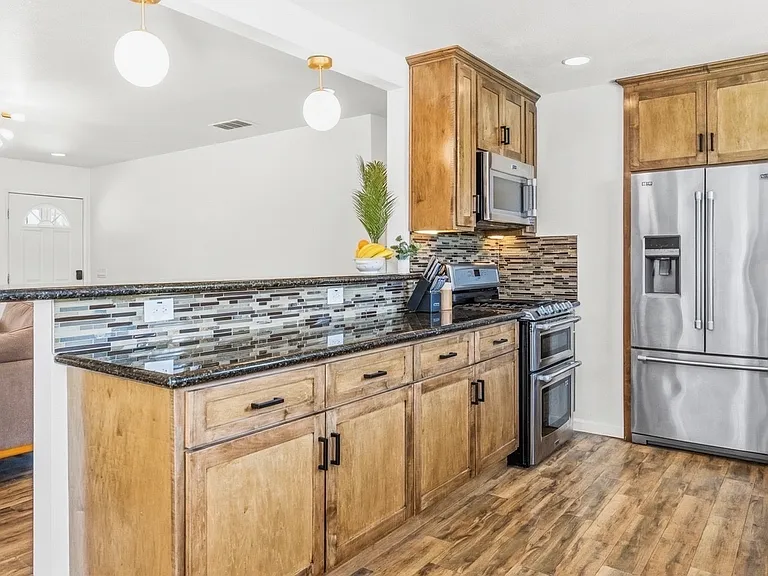 2240 N San Gorgonio Rd — Photo 10