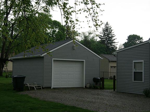 2nd image of 3982 Eleanor St