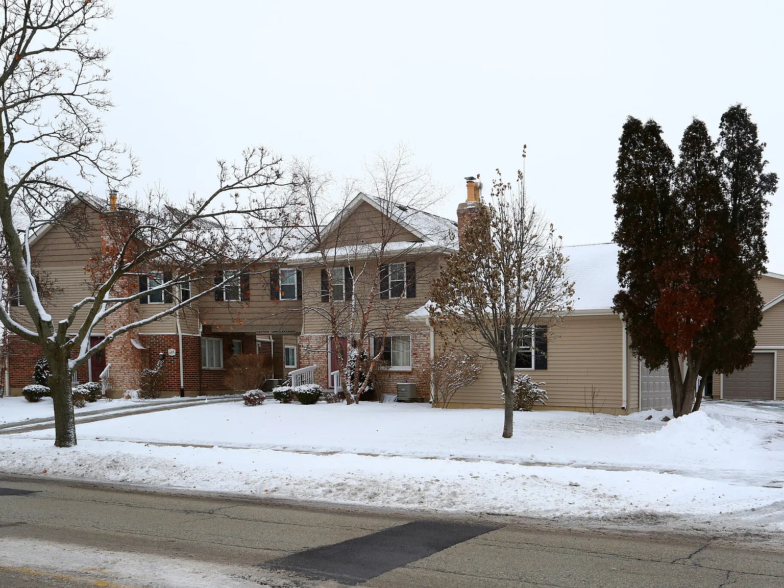 2 bed, 1200 sqft, $1,750 — Photo 2