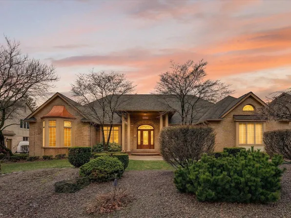 5500 Crystal Creek Ln, Washington, MI 48094