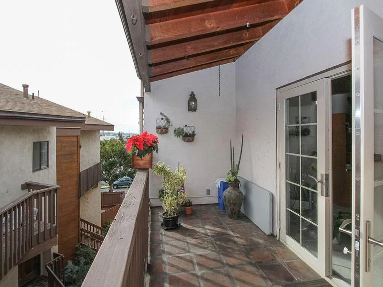 1127 Eureka St #4 — Photo 3