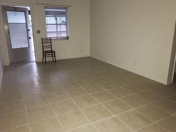 2nd image of 715 N L St APT 2