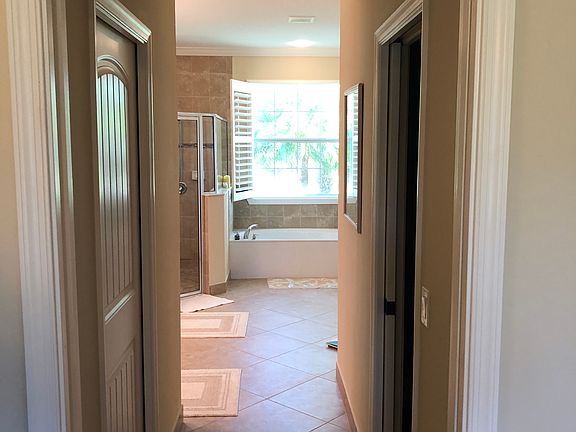 2nd image of 364 SW Vista Lake Dr