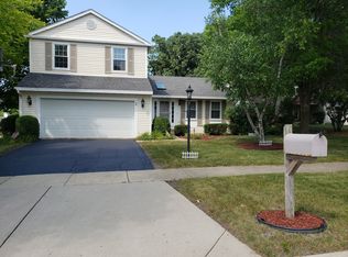 2 Weston Ct, Streamwood, IL