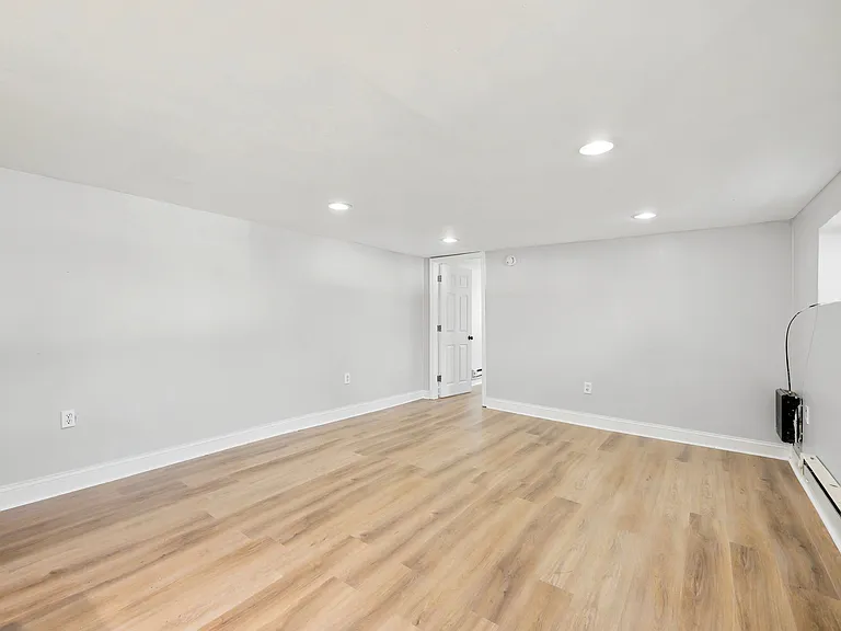 1873 E Tulpehocken St #L — Photo 7