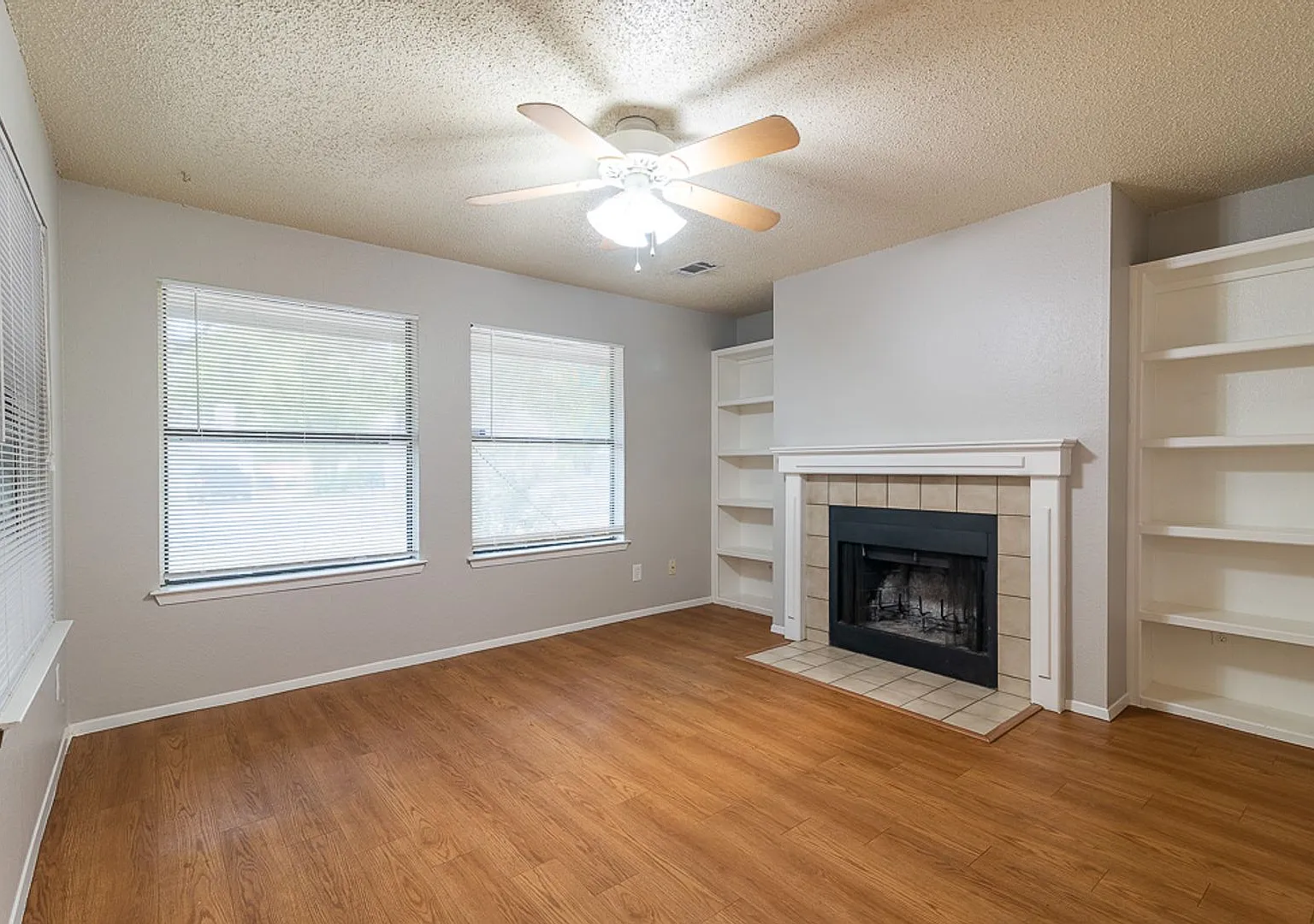 2906 Jadewood Ct #B, Austin, Texas 78748 — Photo 3