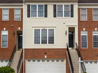 25286 McIntyre Sq, Chantilly, VA 20152