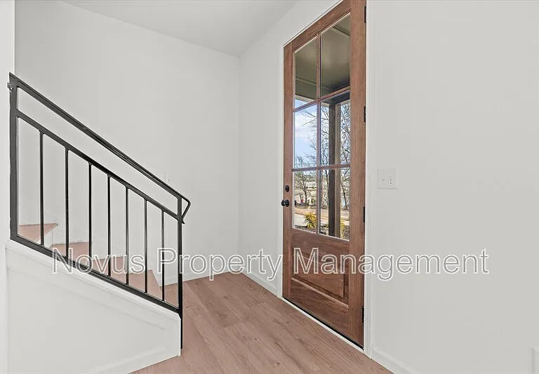 97 Carroll Cir — Photo 2