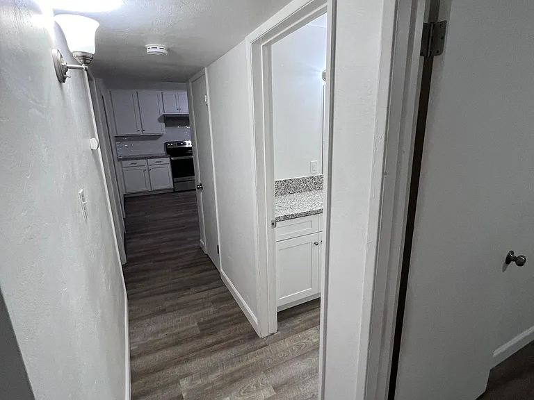612 N Blackstone St — Photo 7