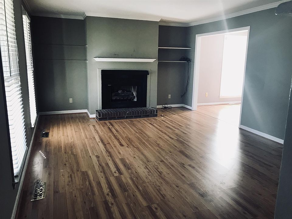 2nd image of 1202 Countryside Rd
