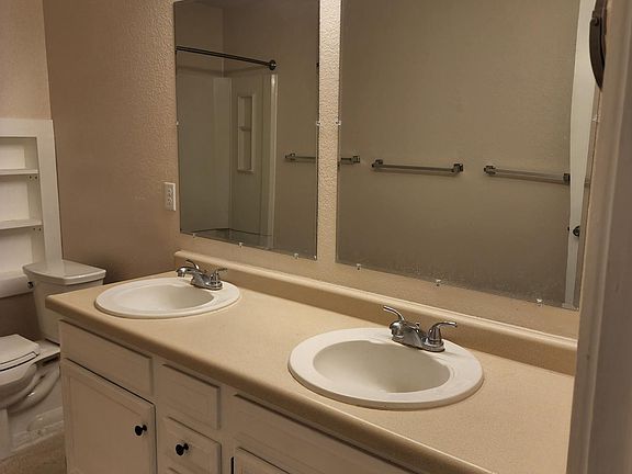 4th image of 1014 S Park St