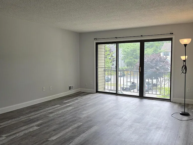 26 Colonial Ct — Photo 3