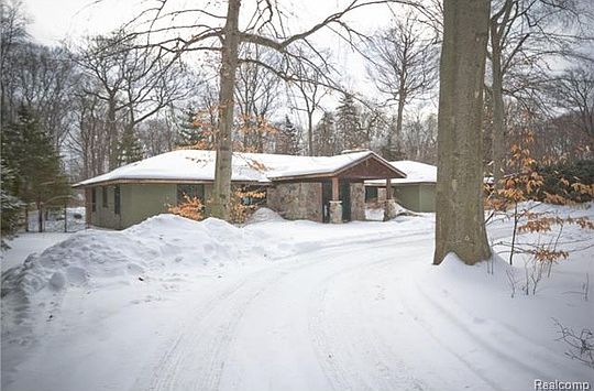 2nd image of 1039 Forest Ln