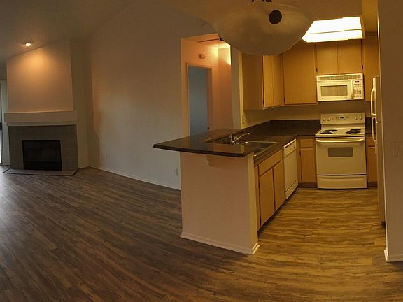 3rd image of 720 Camino De La Reina APT 317