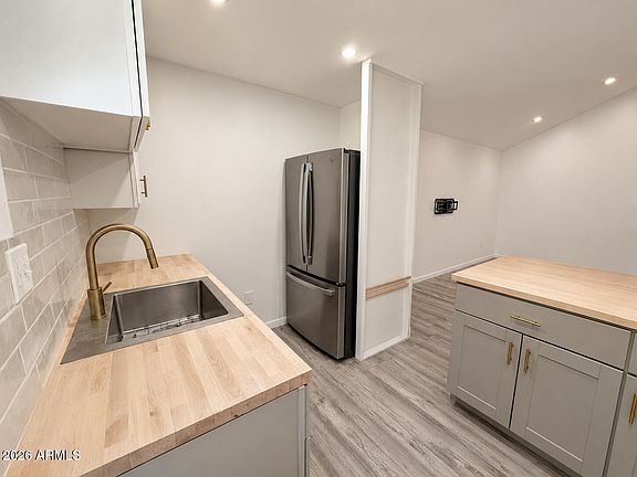 4th image of 199 W SANTEE Street