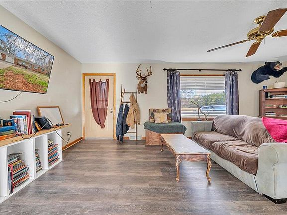 5th image of 1136 S County Line Rd