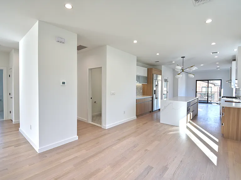35 Henry Ave #2 — Photo 4