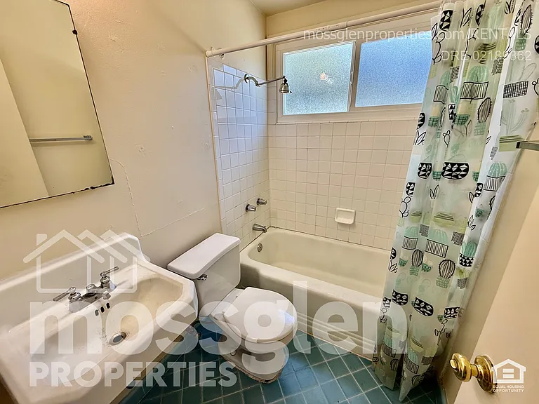 2715 O St #8 — Photo 10