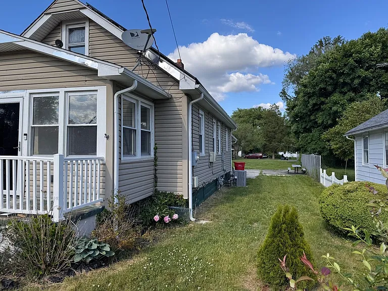 283 Spruce St — Photo 2