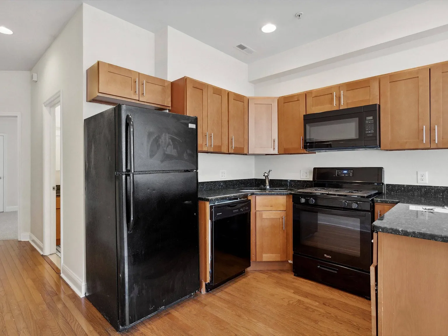 4 bed, 1600 sqft, $1,800 — Photo 2