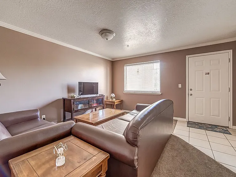 239 E 300 N #205 — Photo 2