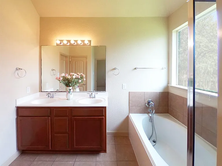 24510 Avellino Ct — Photo 18